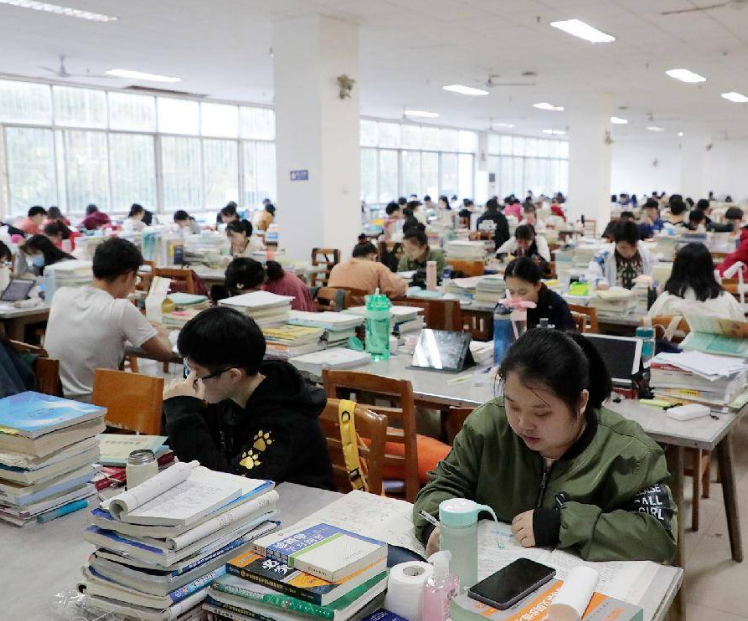 湖南6所野鸡大学害人不浅，学生学历不被社会认可，官媒进行批评