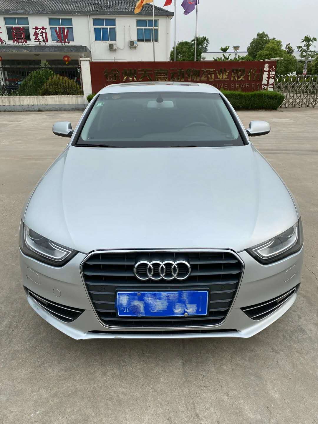 2013款奥迪A6L经典外观版，圆润饱满车身设计，尽显豪华大气风范