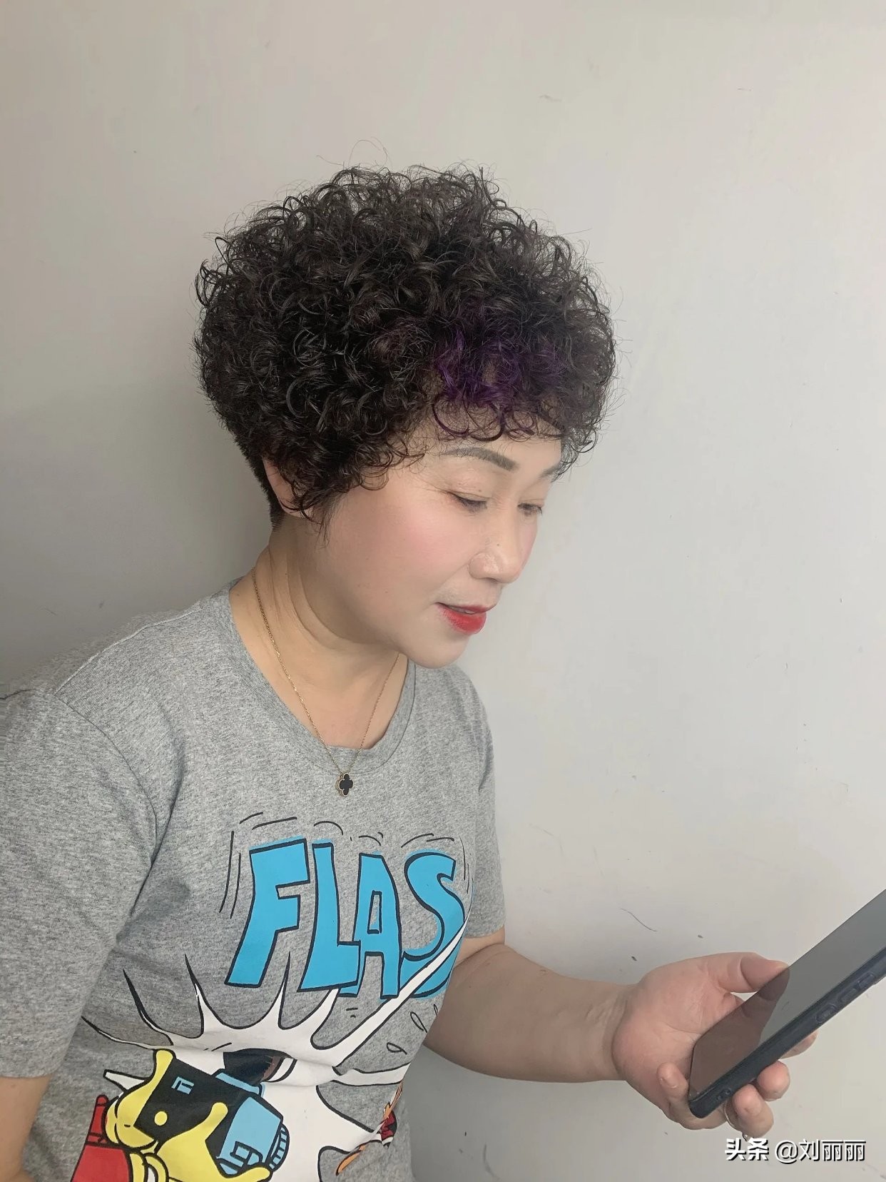 100多款新精选热点发型，烫染剪全都有，要不要挑一款