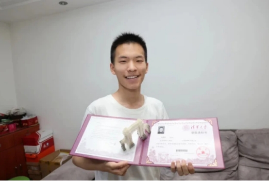 江苏“双胞胎”学霸高考同考652分，哥哥北大，弟弟清华引人羡慕