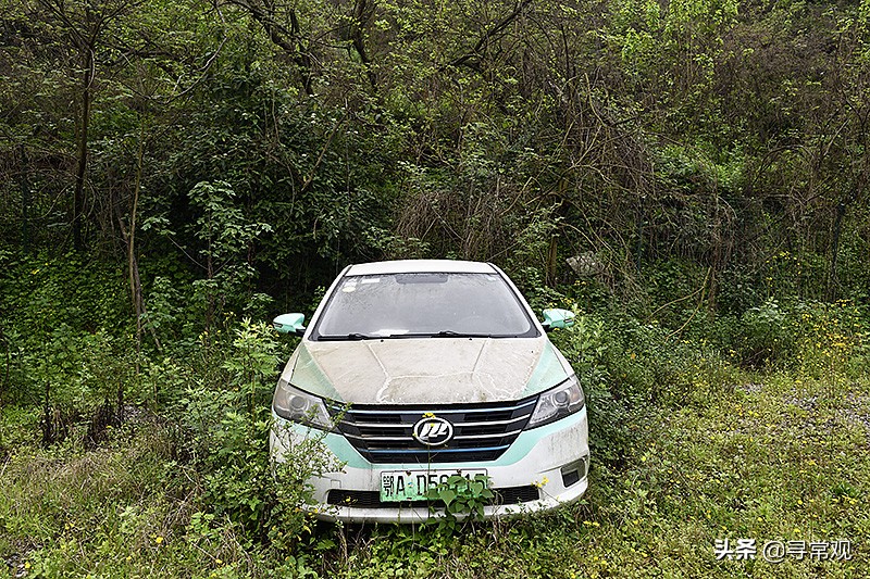 探访重庆这个巨型共享汽车“坟场”，密密麻麻，场面震撼