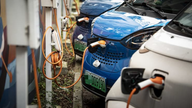 恒大汽车蒸发6000亿市值，新能源汽车“卷疯了”？