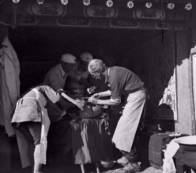 妇产科主任金茂岳为江青接生，毛主席叮嘱道：不需要对她特殊照顾