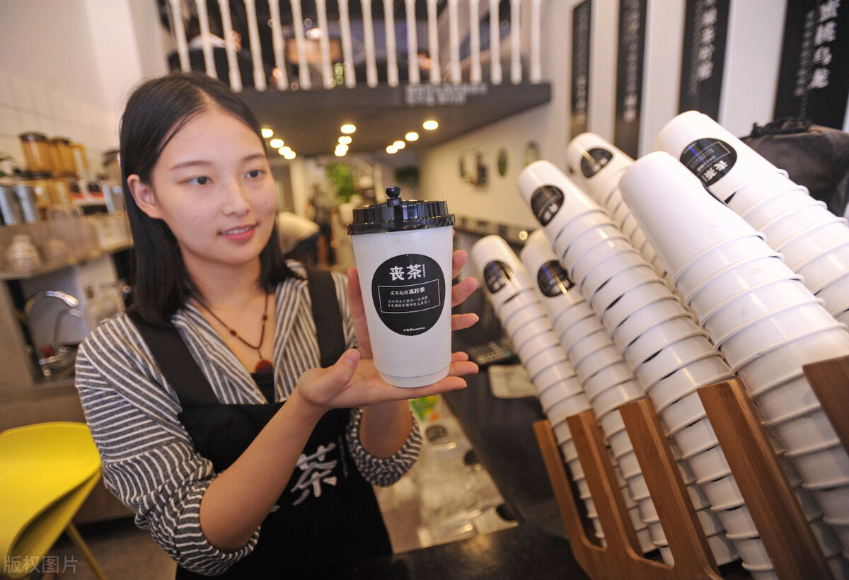 重庆美女开奶茶店，利用免费会员卡，年赚60万，套路值得学习