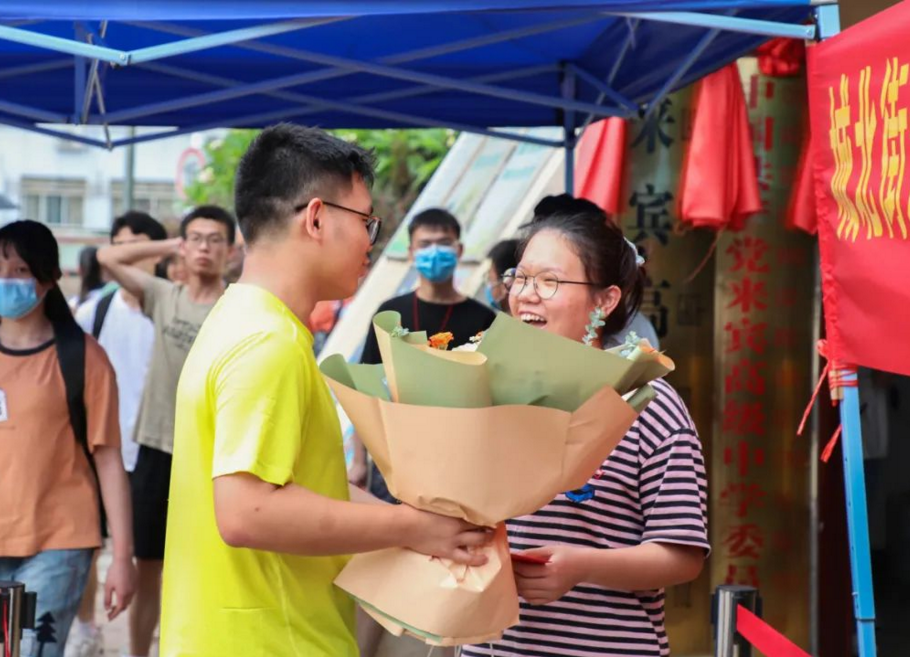 2021高考已结束，学生先别着急放松，做好3件事避免上大学吃亏