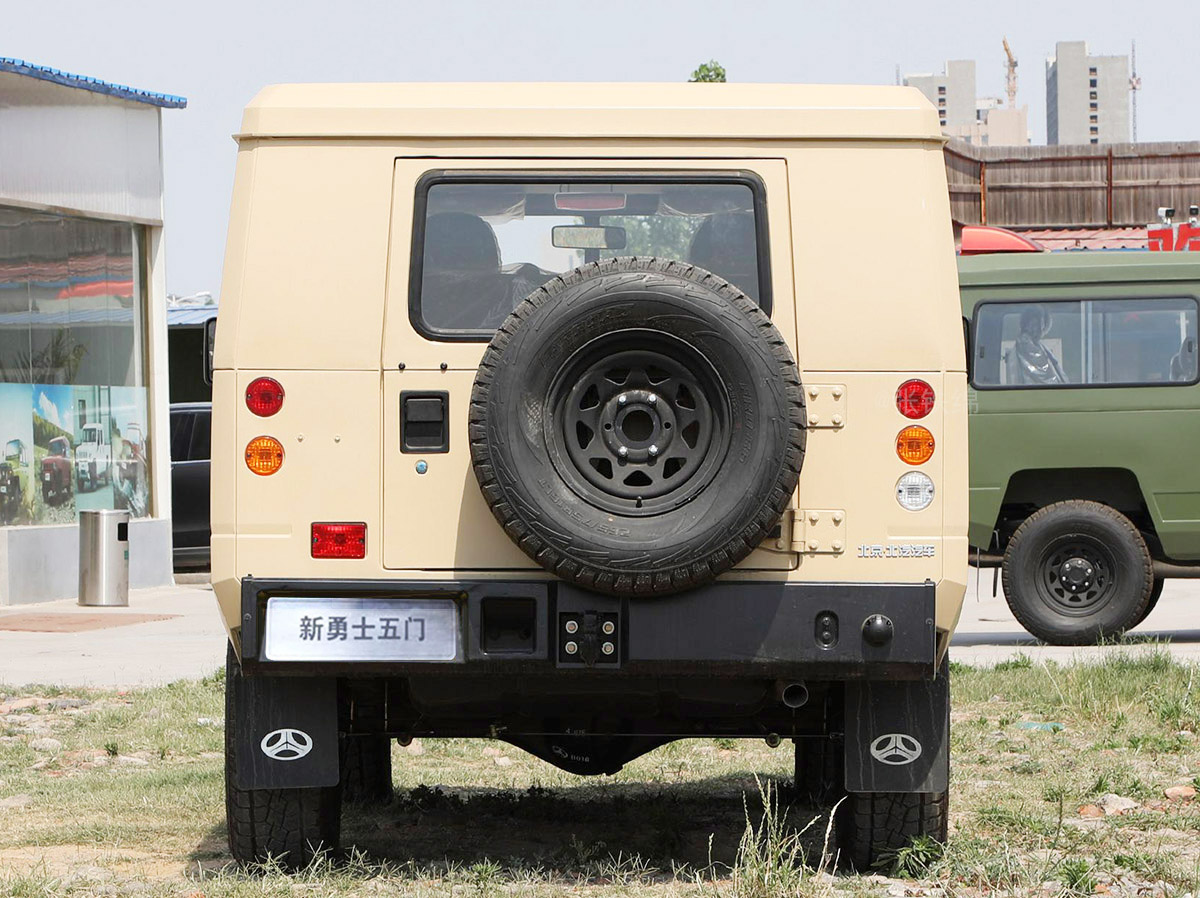 外观比奔驰大g硬气,2.4t动力 分时四驱,新款北汽勇士上市