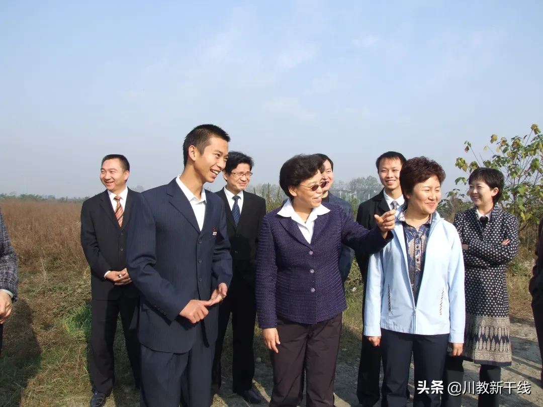 邓忠君：扎根四川大学锦城学院学生农场的“现代农夫”