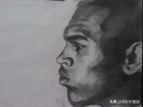 我敢预言,这个拽拽的男孩将是华语乐坛下一个“周杰伦”