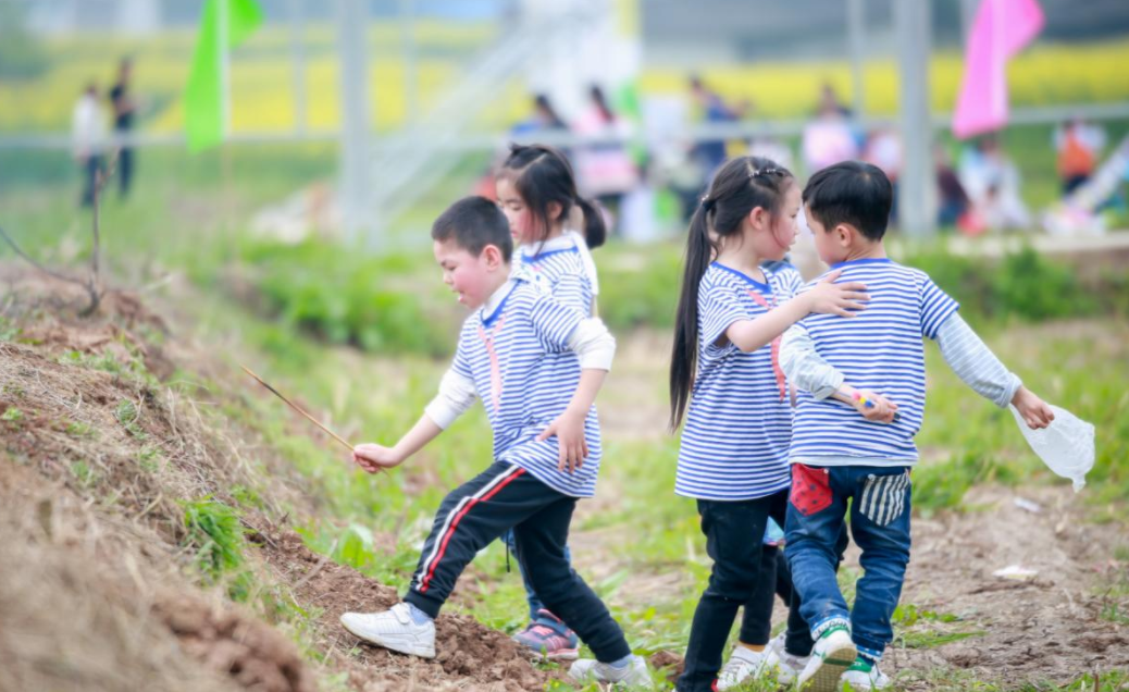 孩子去幼儿园不哭不闹，并不代表已经适应，宝妈们还是得观察信号