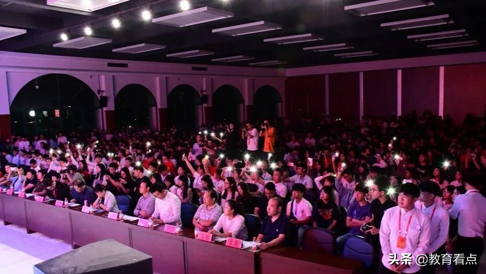 青春献礼新时代，为广东省华立技师学院艺术节点赞