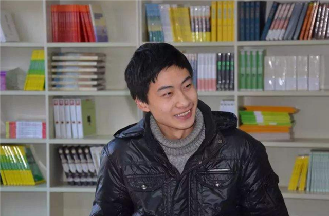 捡废品照顾瘫痪母亲，以744分考入清华3年的庞众望，现状如何