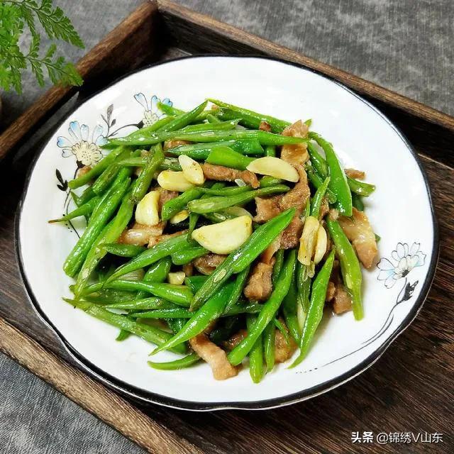 “唇齿留香，回味无穷：款款经典美食令人陶醉”