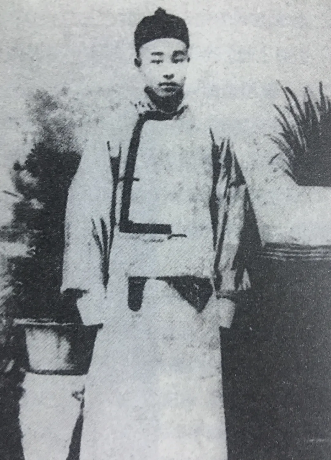 李叔同剃发成为弘一法师的真实原因,学生丰子恺用3句话说明白了