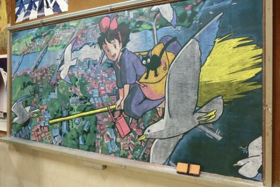 00后学生“花式”黑板报走红，画工精致又细腻，仿佛进入异世界