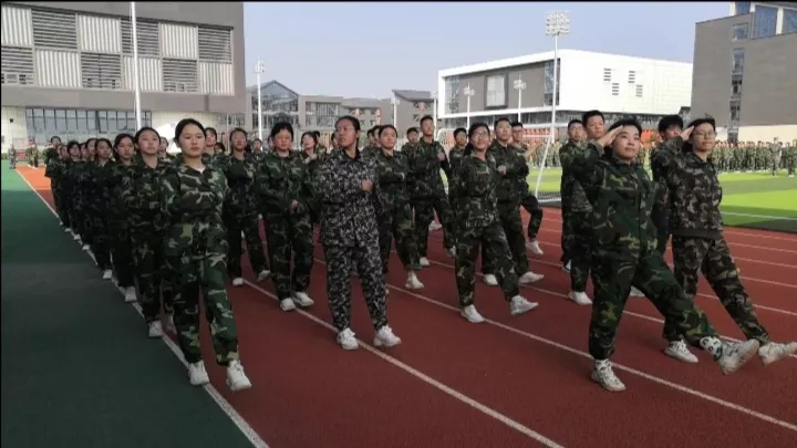 太原市第二外国语学校2021高一军训闭营仪式暨汇报表演