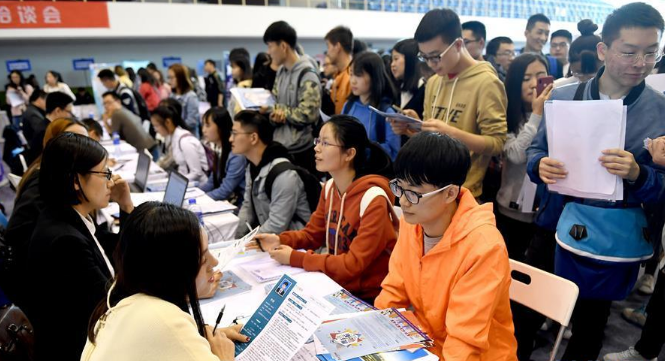 大学辅导员要“博士以上”？毕业生表示门槛太高，看到薪资后酸了