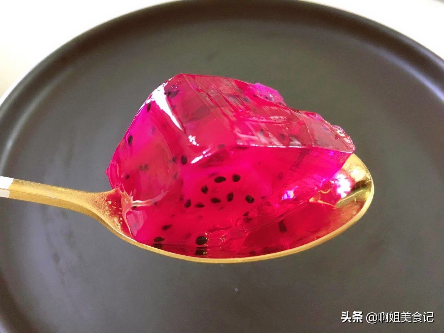白凉粉的两种吃法，Q弹嫩滑，清凉解暑，孩子天天嚷着吃