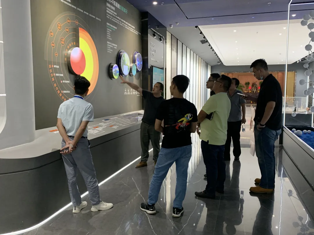 香洲正方控股集团莅临卓远·健康能量砖参观考察