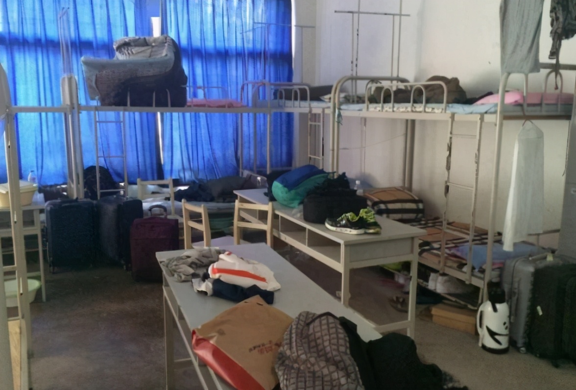 因寒碜出名的大学宿舍，部分图片引起不适，堪比招生“减”章