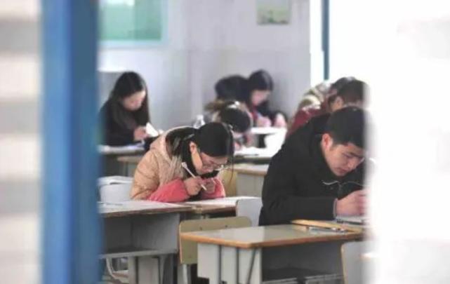 公务员“热门专业”出炉，报志愿选对专业，毕业后有机会端铁饭碗