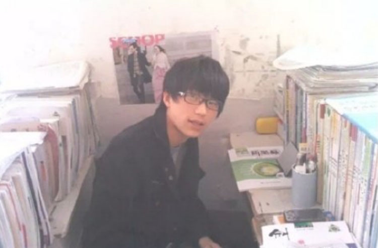 听说丑的男生找个女朋友就会变帅，你不信？来看看这几个小哥哥