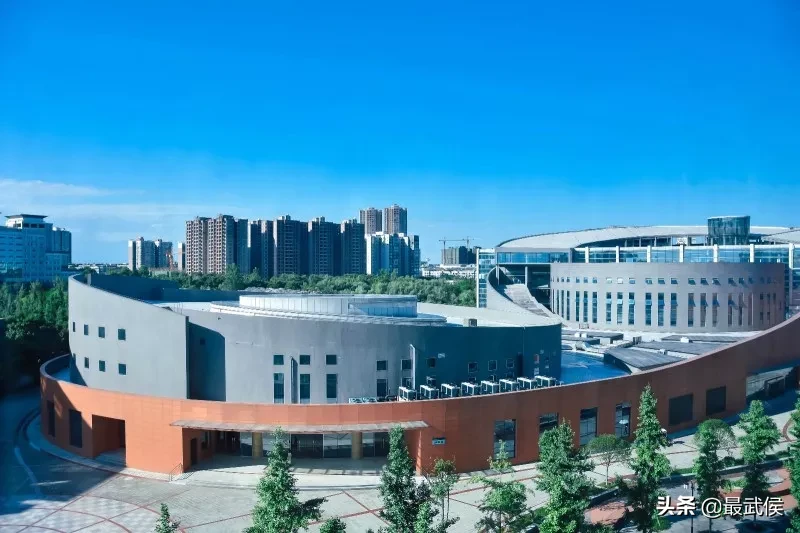 成都中医药大学，不能再低调了！