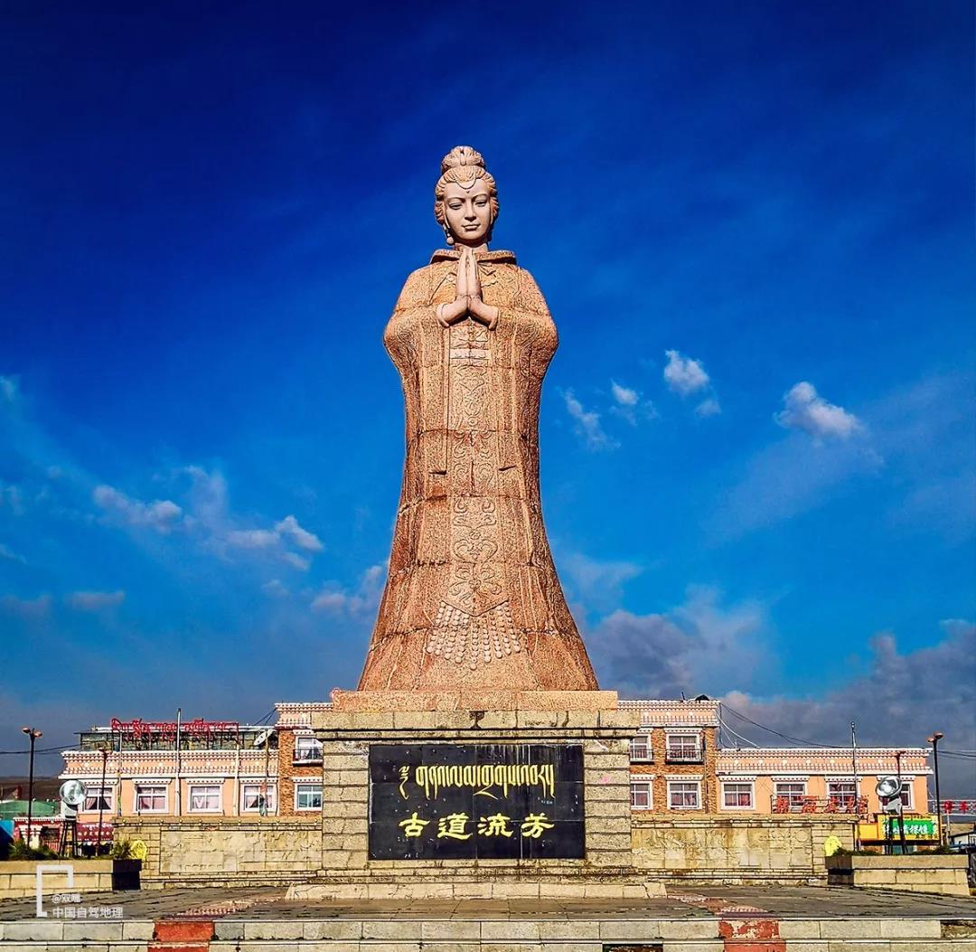 比G318低调，这条贯穿青藏滇的国道如何诠释中国西部之美？