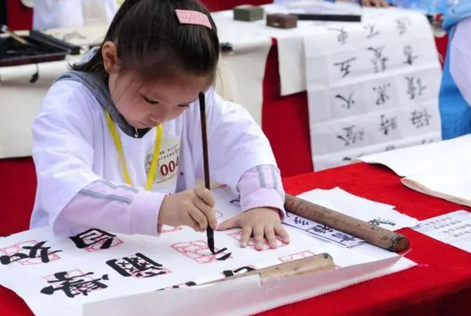 沈阳多所私立学校拟调整学费，最高学费一年19600，家长表示不满