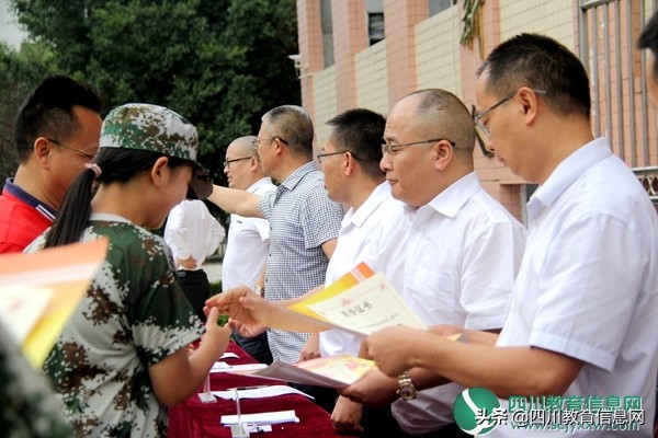 遂宁高级实验学校外国语学校初2024级新生素质拓展训练汇报表演