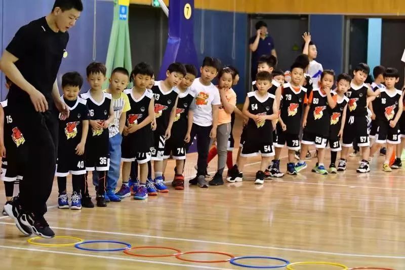 国信小雄鹰好球成双，篮球、乒乓球训练营欢度充实寒假