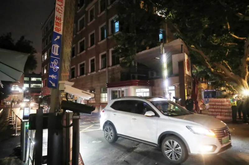 上海速度！五官科医院两院区昨晚解封！这里近200人连夜转运…