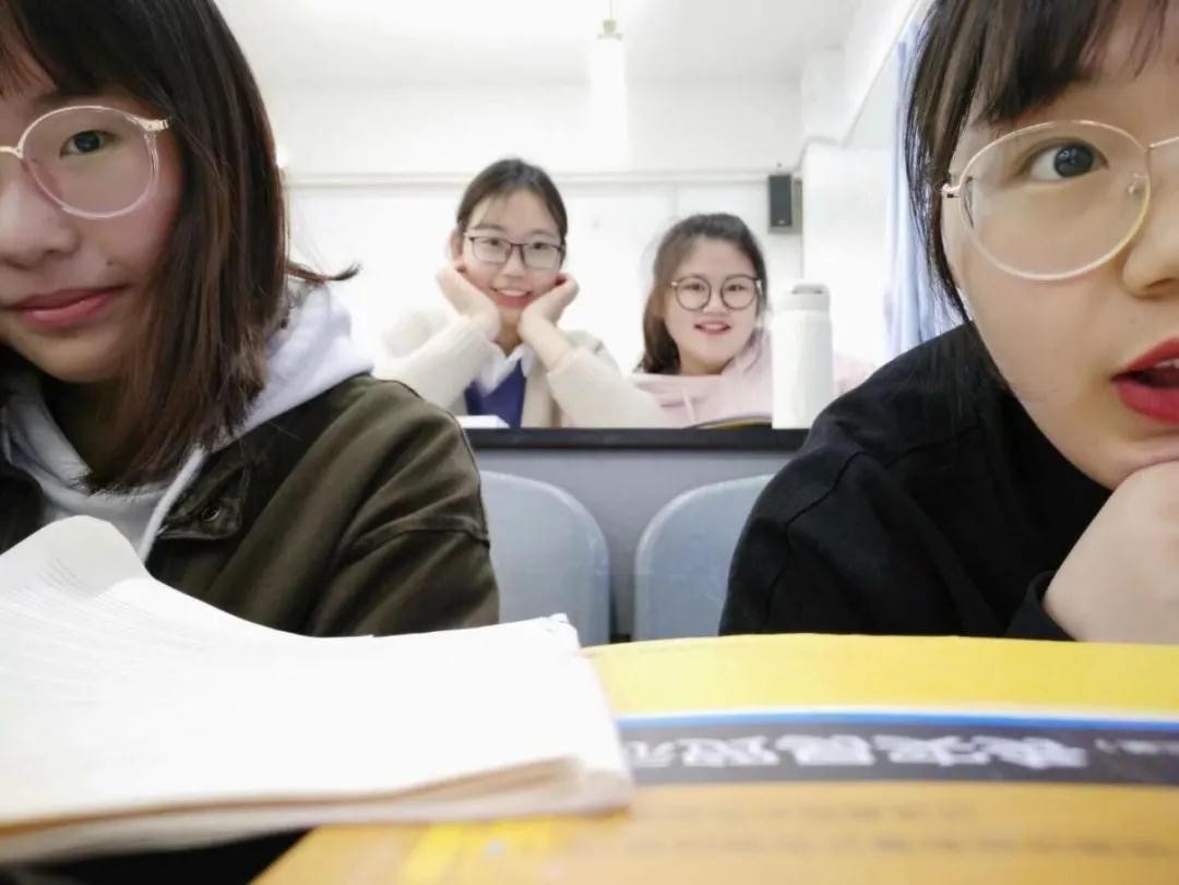 逆袭！湖北三位女学霸住同一寝室，全部考上985、211名校研究生！