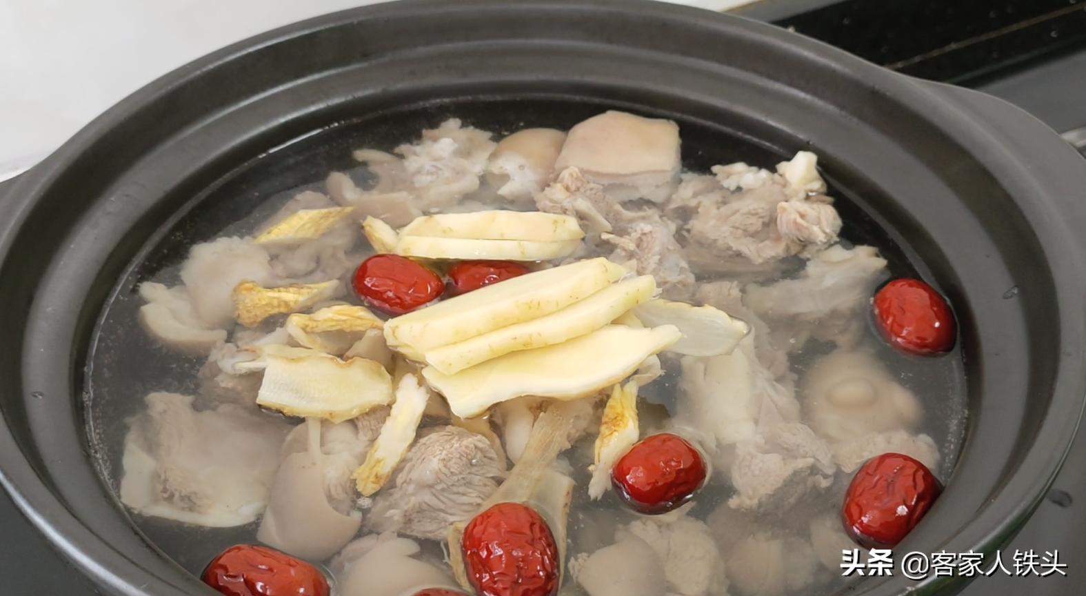 煲羊肉汤，想要好喝别乱加料，手把手教你一锅，汤鲜肉香还没膻味