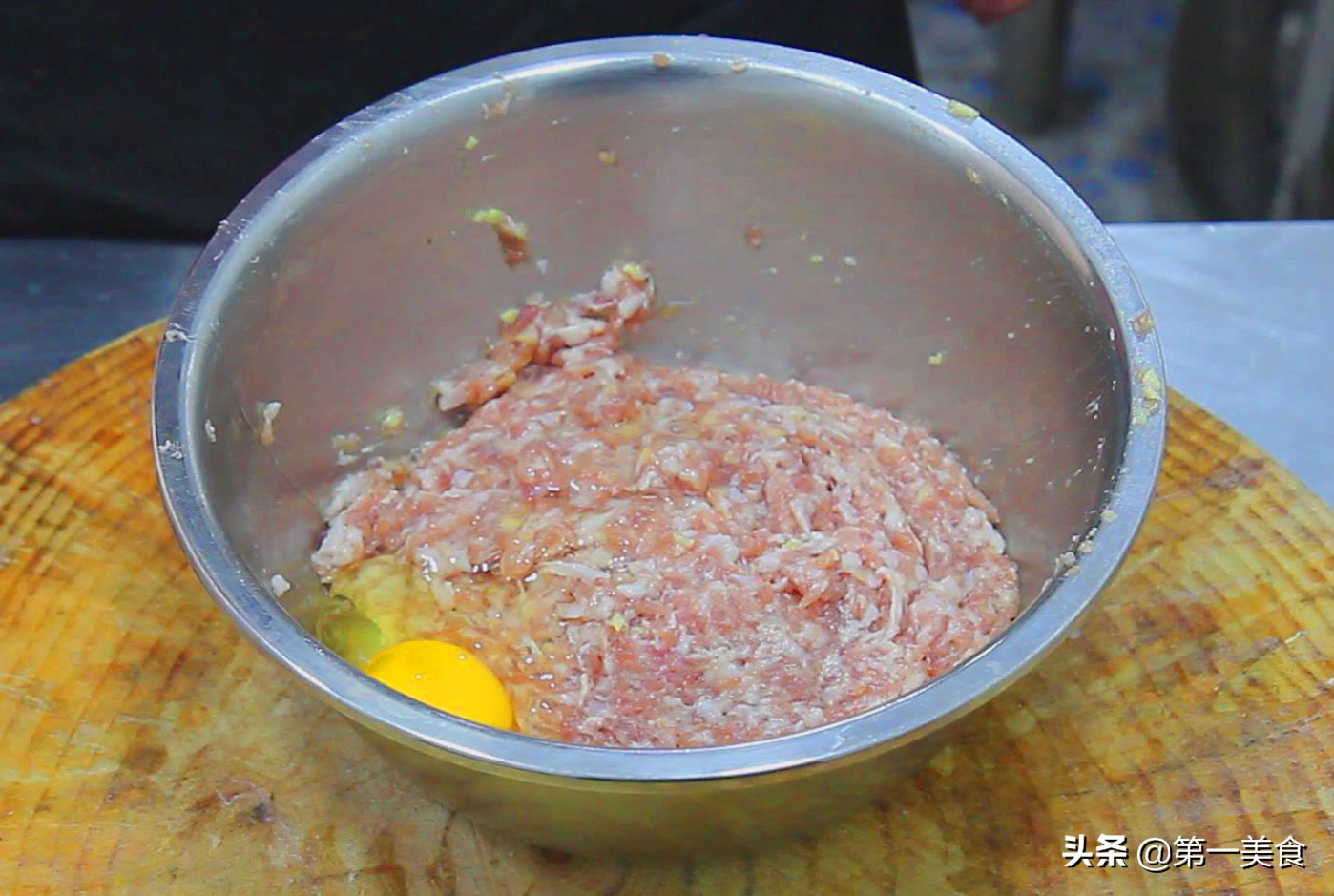厨师长教你肉丸子汤的家常做法，丸子筋道，汤鲜味美，简单易做