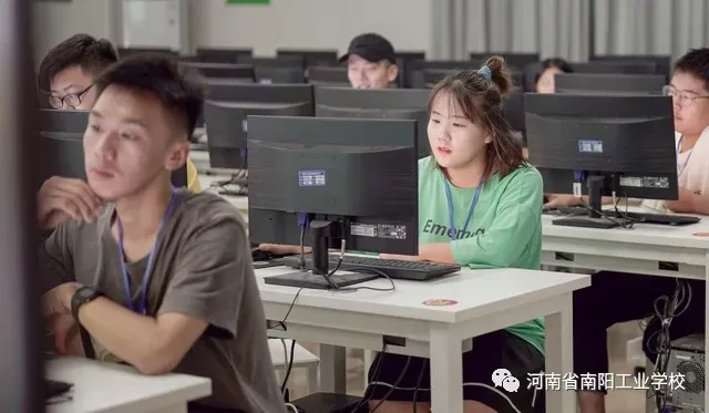 南阳工业学校，国家级重点中专招生，工业机器人，跨境电商专业