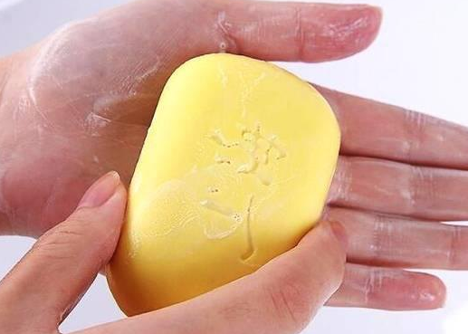 硫磺皂洗脸正确方法和注意事项 硫磺皂洗脸有什么好处？