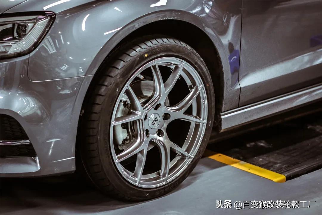 天生就是改装的好胚子，换个轮毂让奥迪A3更有“钢炮”味
