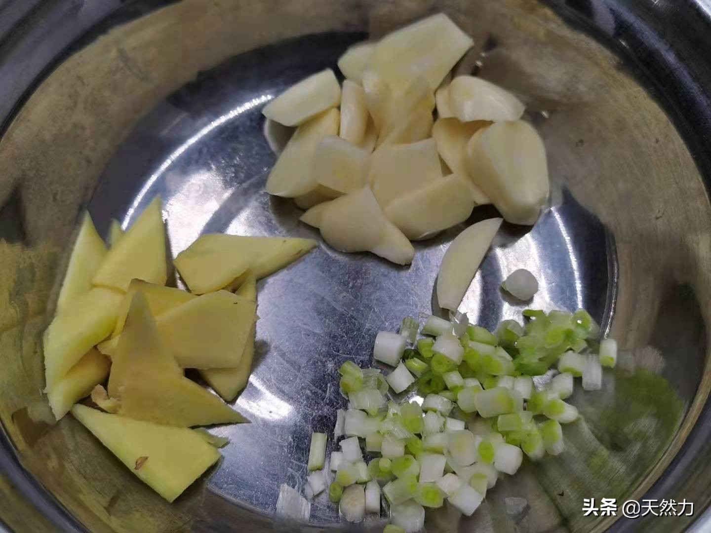 白菜猪肉炒粉条，酒店的做法，家常的味道，简直太美味了