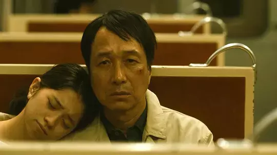 《祈祷落幕时》:隐姓埋名,东躲西藏,背负生命只为女儿幸福