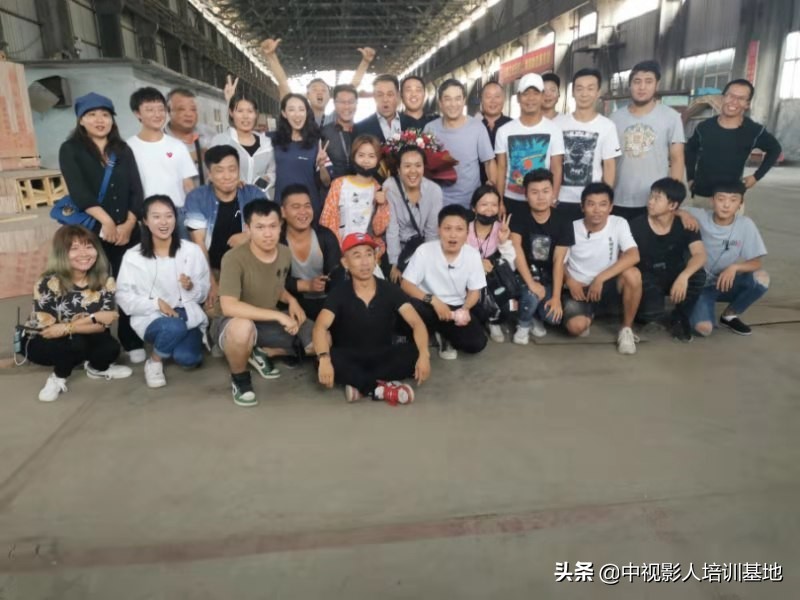 影视化妆师怎么进剧组-化妆学校前十名-一周明星学员榜-剧组就业