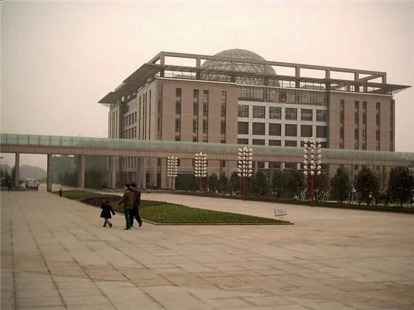 贵州省简称（贵州省6市3自治州简介及政府大楼）