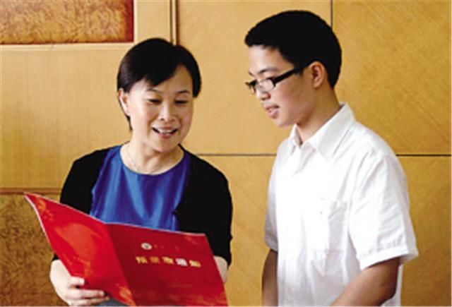 755字高考满分作文，其中30字连老师也不认识，阅卷组长写4页注释