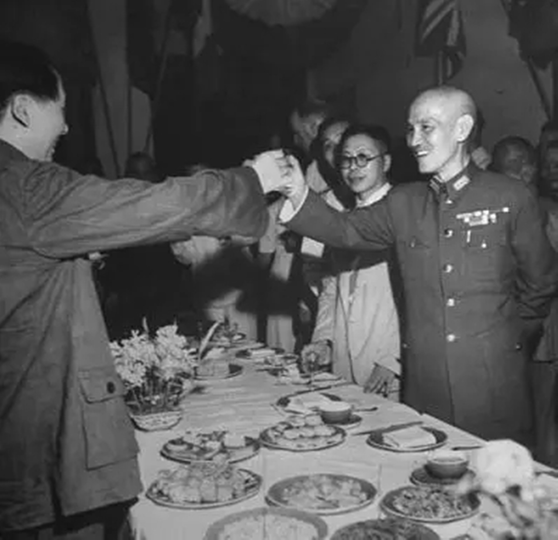 1950年，张治中密会蒋经国，凌晨两点突然接叶剑英通知：快撤