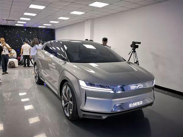 比亚迪更换全新标识，传出这样一个信号