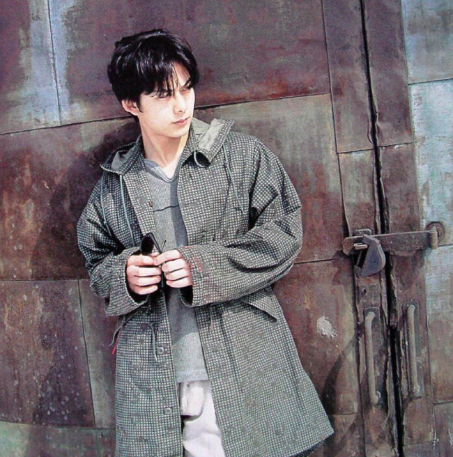 《情书》今日重映,"世纪末的美少年"柏原崇,颜值到底多抗打?