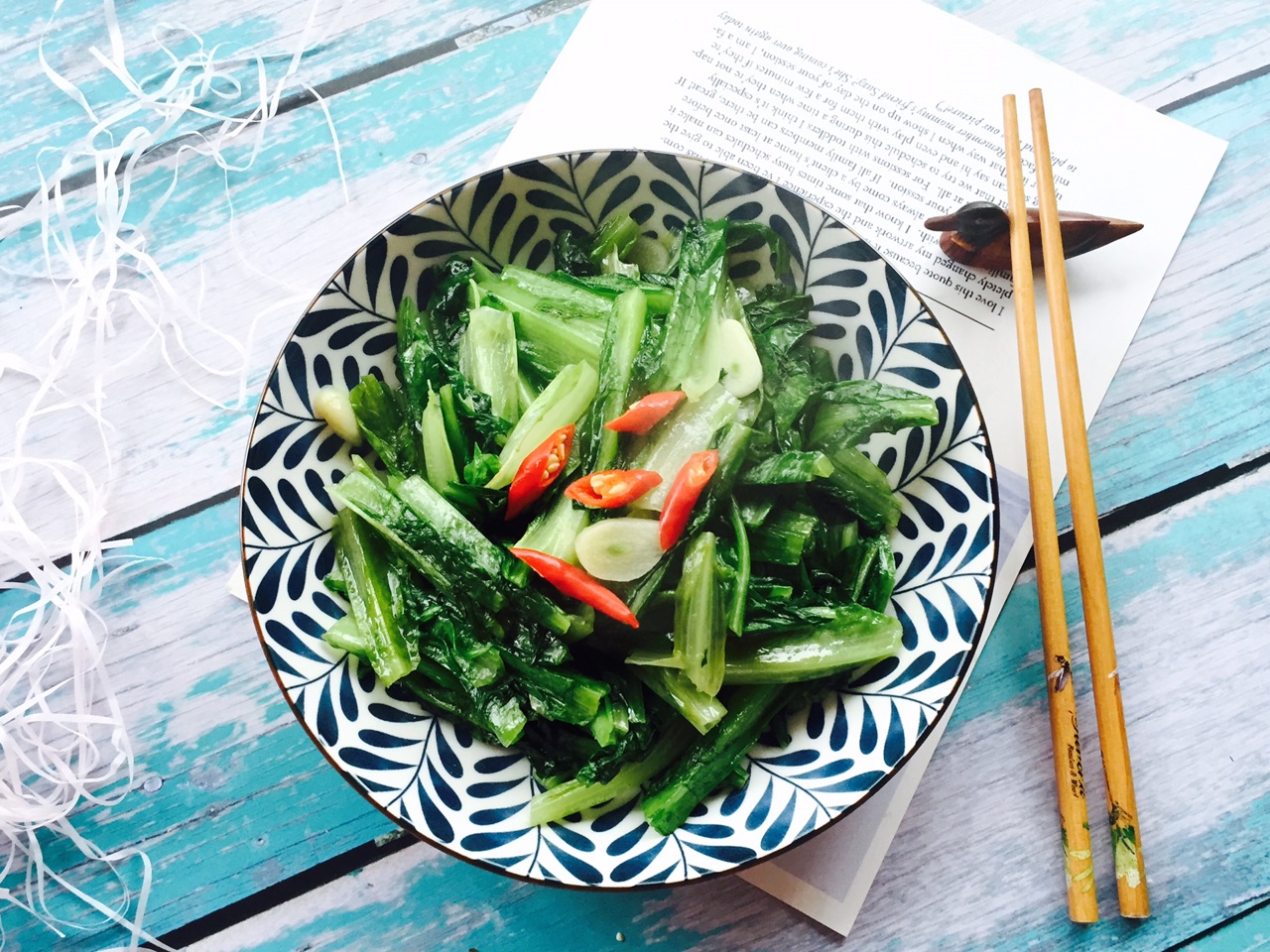 油麦菜怎么炒好吃又简单（家常清炒油麦菜经济实惠又好吃）