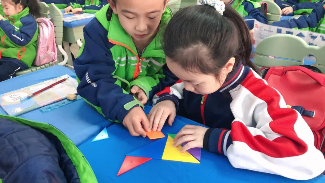 【寓教于乐】敕勒川绿地小学乌兰分校一年级开展玩转七巧板趣味拼搭活动