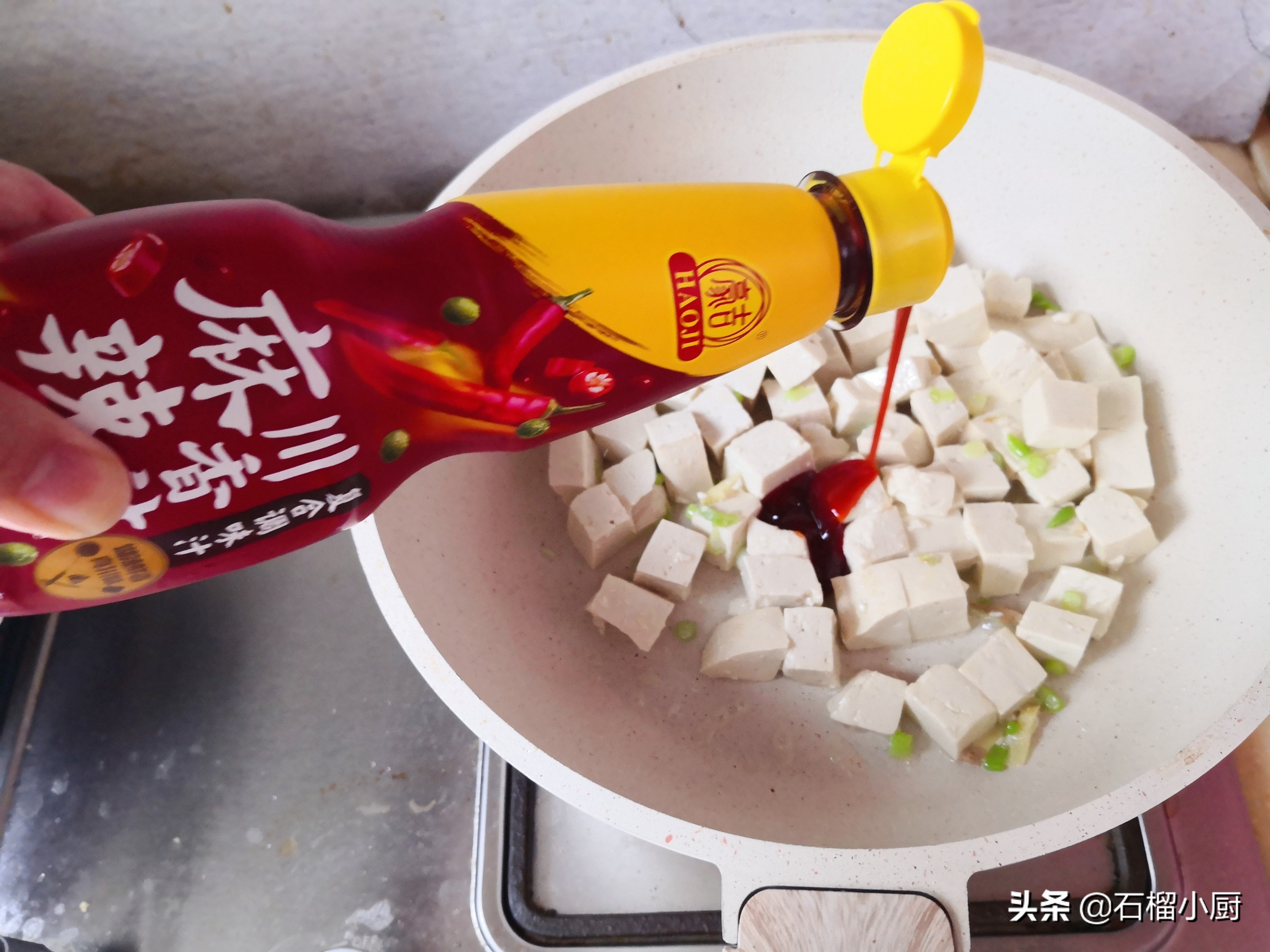 豆腐怎么做才好吃？麻辣鲜香开胃补钙，加一根它提味太多，太好吃