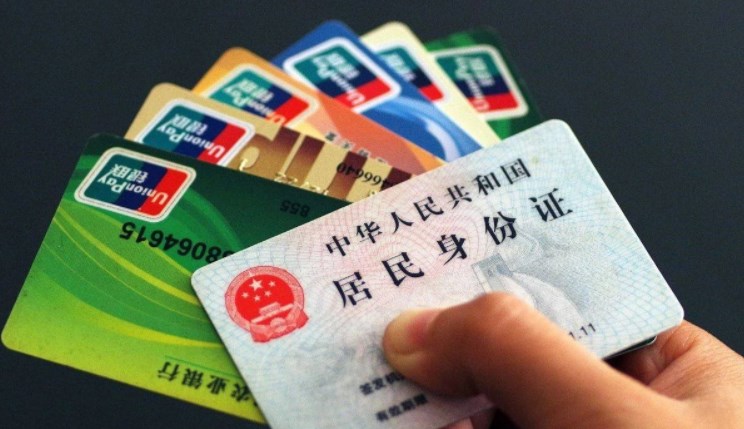 银行卡长期不用，没钱又不去注销，多年后会欠银行很多钱么？