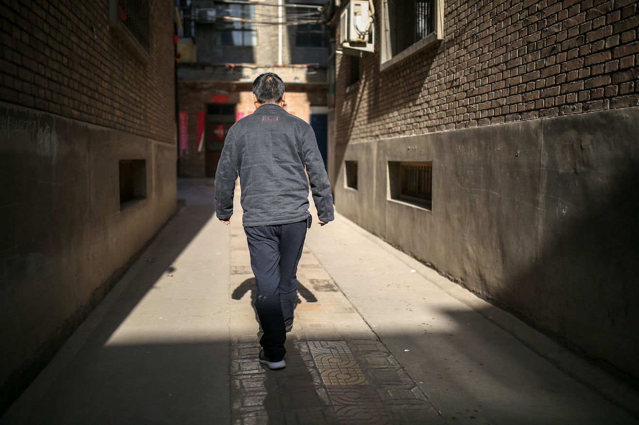 17年前“官二代”被捅49刀身亡，“凶犯”判死缓喊冤至今，最高法日前决定再审